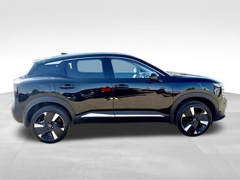 New 2026 Nissan Kicks SR w/ SR Premium Package FWD image 8