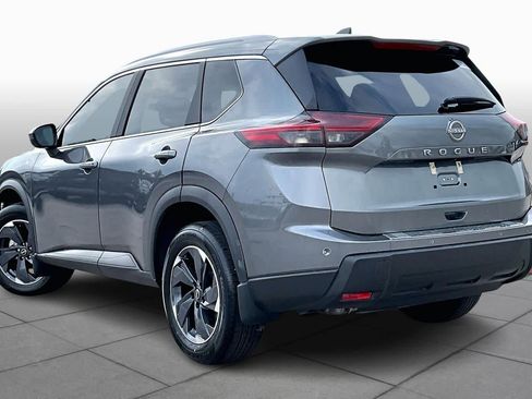Used 2025 Nissan Rogue SV w/ SV Premium Package image 12