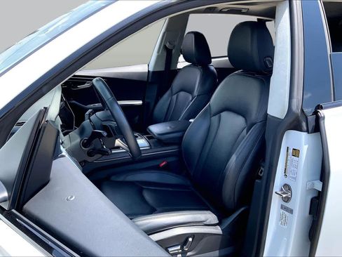 Used 2019 Audi Q8 Prestige AWD/4WD image 7