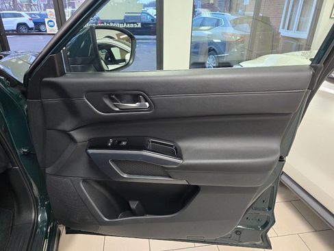 Used 2023 Nissan Pathfinder SL image 17