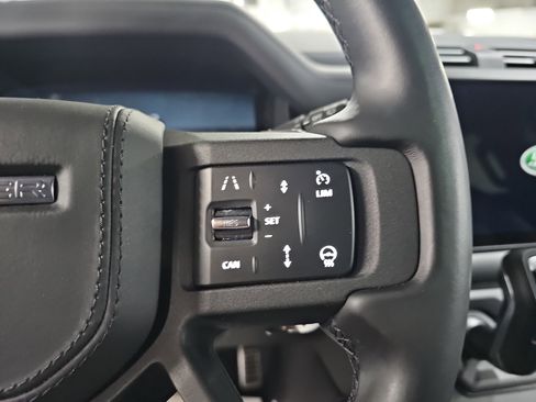 Used 2025 Land Rover Defender 110 V8 AWD/4WD image 19