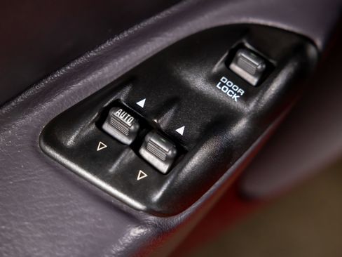 Used 2001 Chrysler Prowler image 26