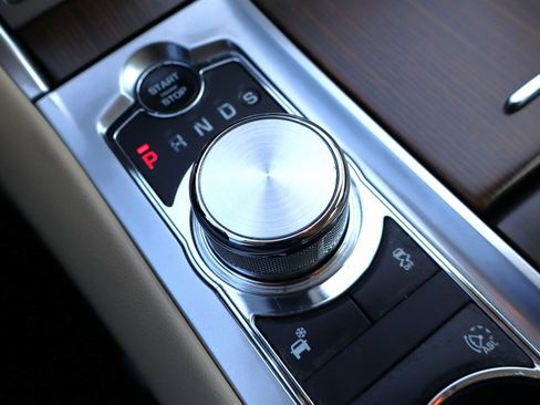Used 2013 Jaguar XF RWD image 30