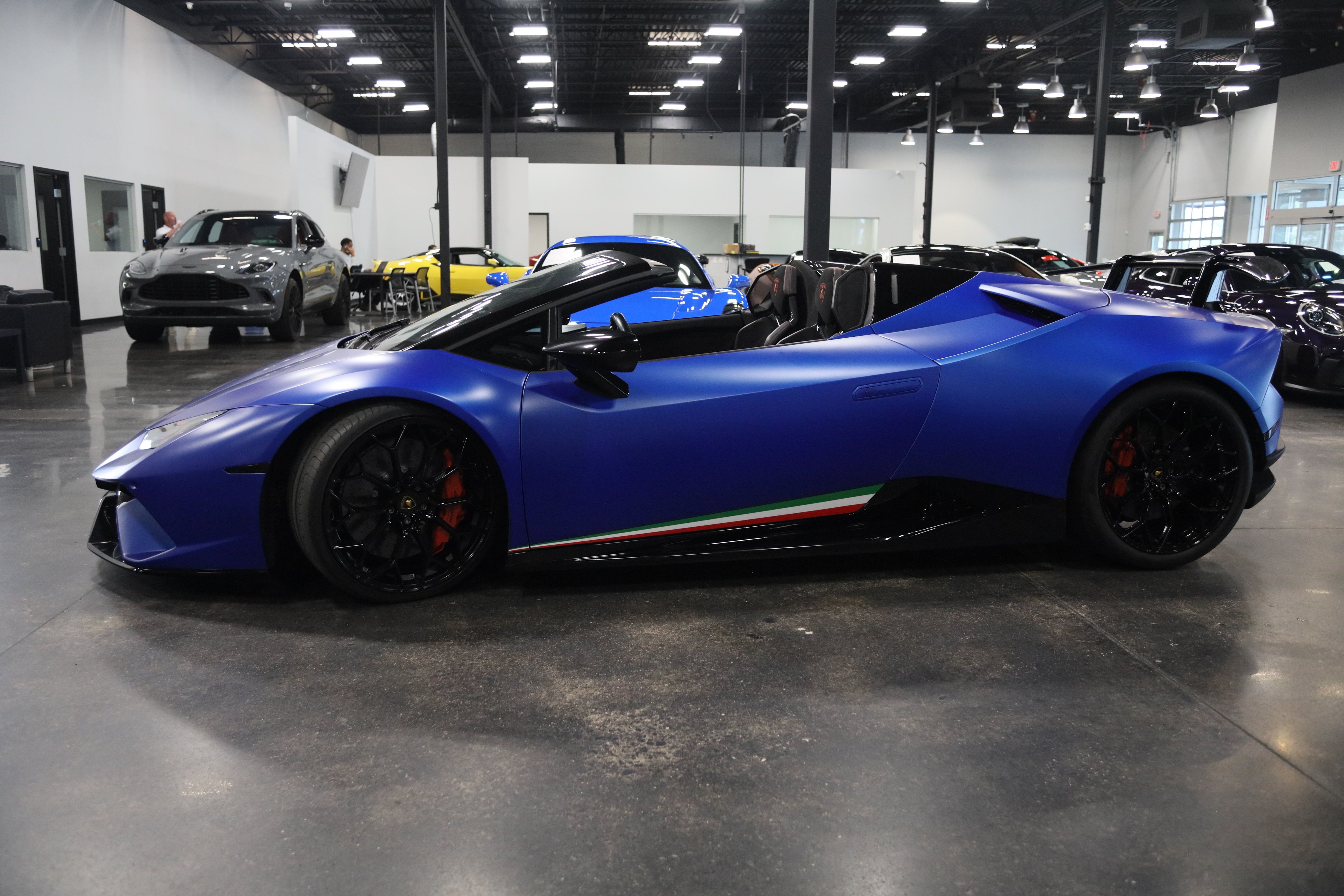 Used 2019 Lamborghini Huracan Performante AWD/4WD image 9