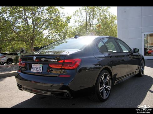 Used 2019 BMW 740i w/ M Sport Package RWD image 8