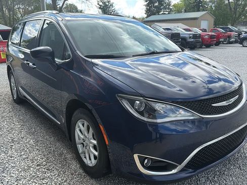 Used 2020 Chrysler Pacifica Touring-L FWD image 8