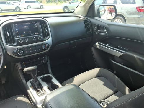 Used 2020 Chevrolet Colorado LT w/ Safety Package RWD image 11
