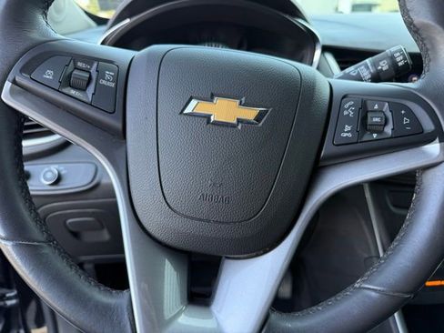 Used 2022 Chevrolet Trax LT w/ LT Convenience Package AWD/4WD image 20