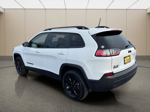 Used 2023 Jeep Cherokee Altitude Lux image 4