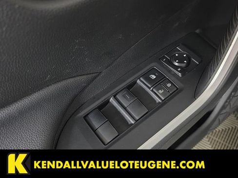 Used 2022 Toyota RAV4 LE AWD/4WD image 22