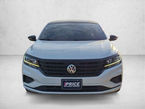 Used 2021 Volkswagen Passat 2.0T SE FWD image 2