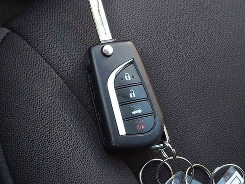 Used 2021 Toyota Camry LE image 21