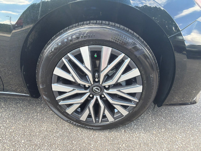 Used 2025 Nissan Altima 2.5 SV FWD image 12