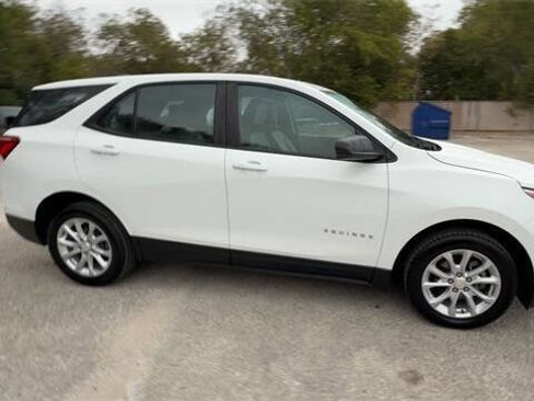 Used 2020 Chevrolet Equinox LS image 9