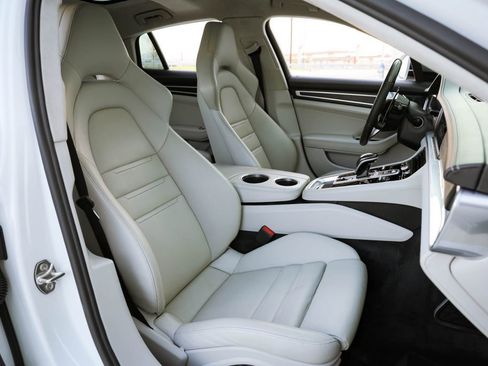 Used 2019 Porsche Panamera GTS w/ Premium Package Plus image 25