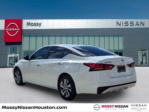 Certified 2025 Nissan Altima 2.5 S image 4