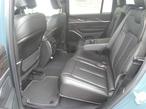 New 2026 Jeep Grand Cherokee Limited w/ Trailer Tow Package AWD/4WD image 8