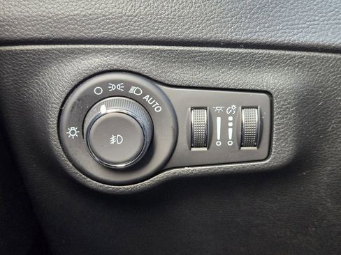 Used 2021 Jeep Compass Latitude image 23