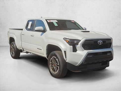 Certified 2025 Toyota Tacoma TRD Sport AWD/4WD image 3