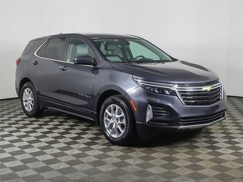 Used 2023 Chevrolet Equinox LT image 2