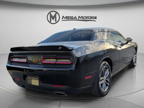 Used 2019 Dodge Challenger SXT image 7