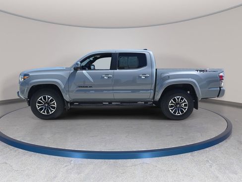 Used 2021 Toyota Tacoma TRD Sport w/ Technology Package image 9