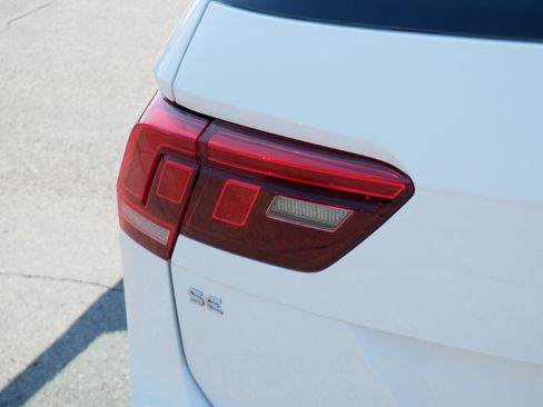 Certified 2024 Volkswagen Tiguan SE AWD/4WD image 17