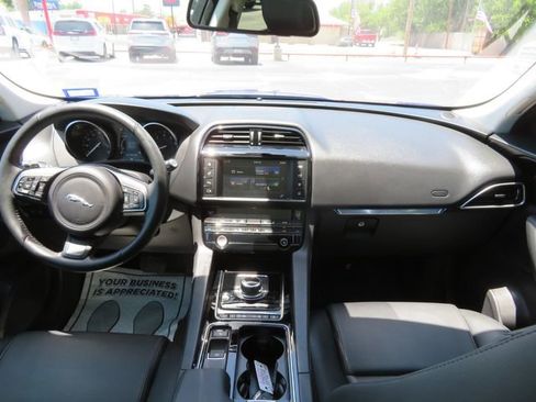Used 2018 Jaguar F-PACE Premium AWD/4WD image 21