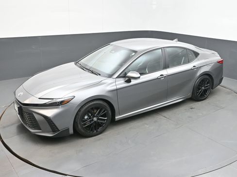Used 2025 Toyota Camry SE FWD image 32
