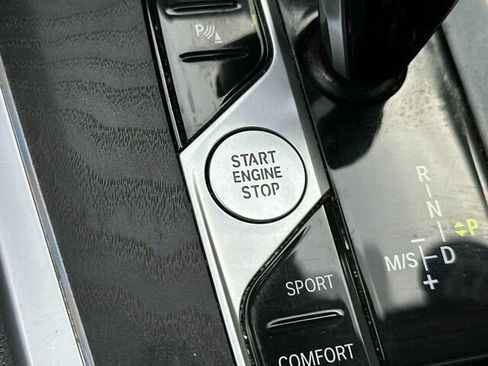 Used 2022 BMW X7 xDrive40i AWD/4WD image 28