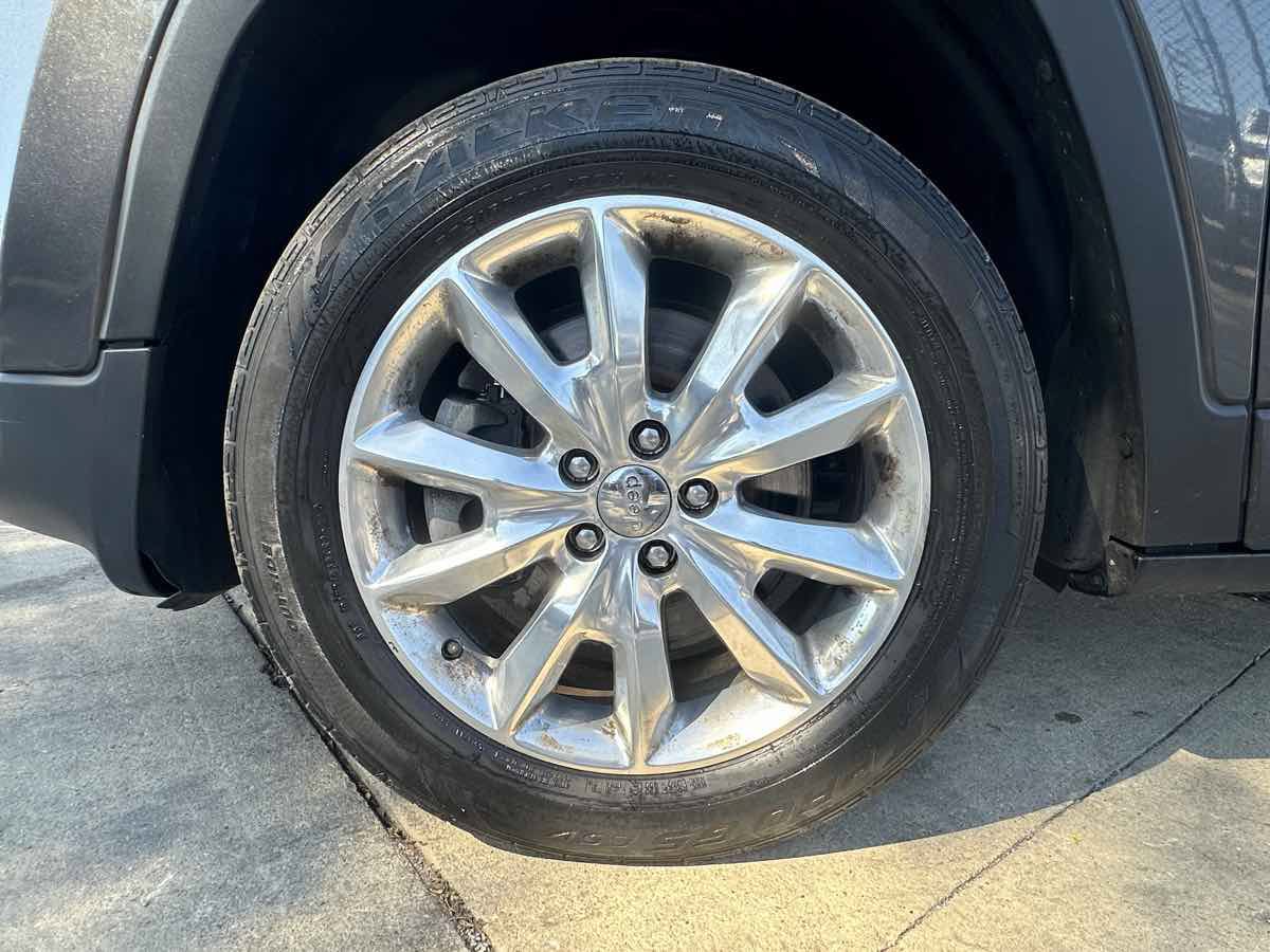 Used 2017 Jeep Cherokee Limited AWD/4WD image 9