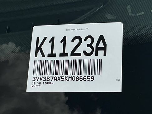 Used 2019 Volkswagen Tiguan SE w/ Panoramic Sunroof Package FWD image 32