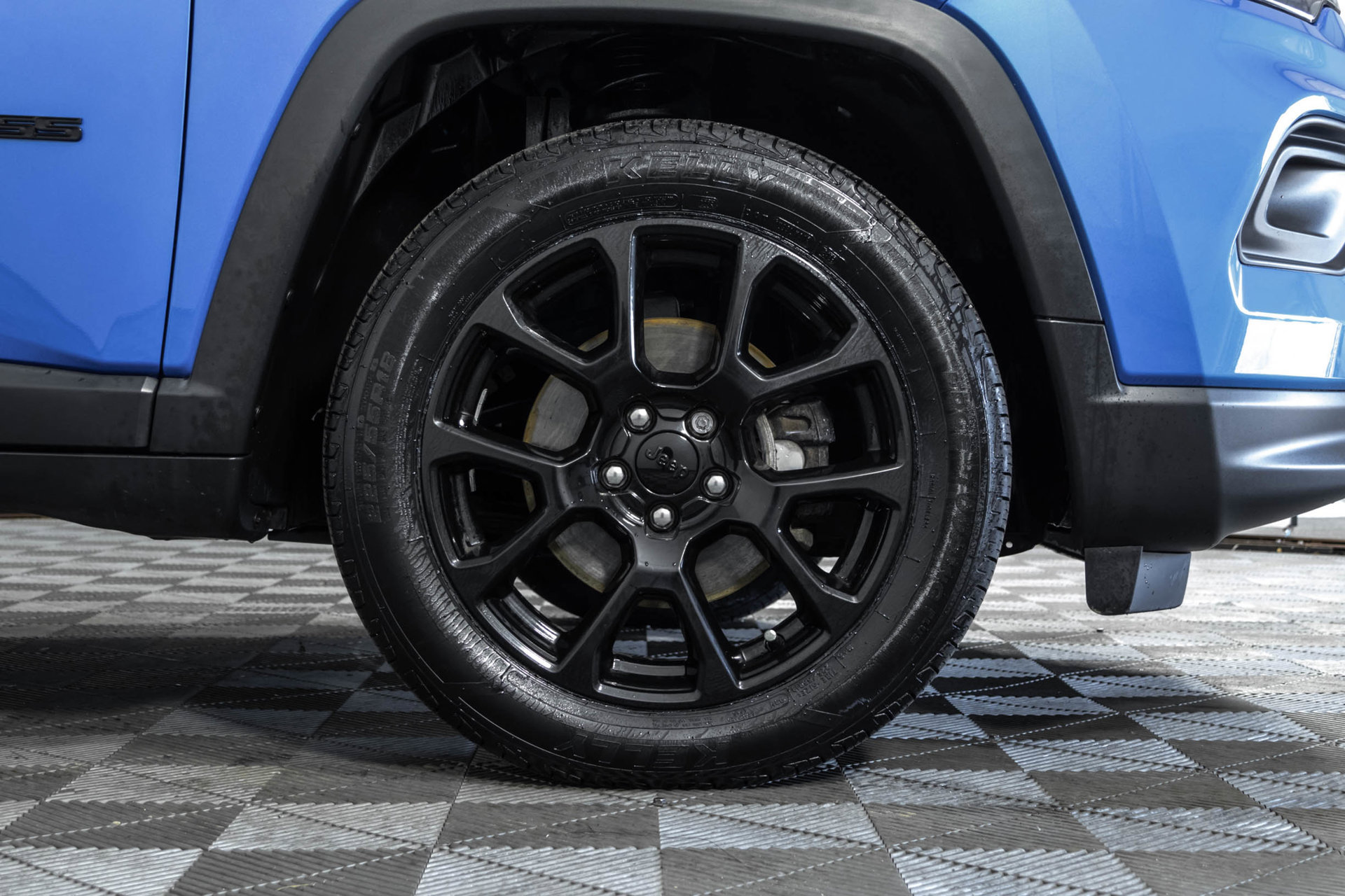Used 2022 Jeep Compass Latitude w/ Sun and Sound Group AWD/4WD image 41