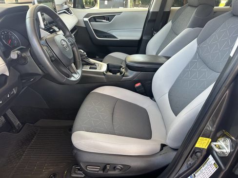 Used 2021 Toyota RAV4 XLE w/ Convenience Package image 11