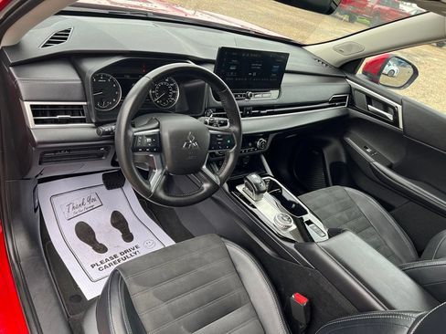 Used 2025 Mitsubishi Outlander SE AWD/4WD image 27