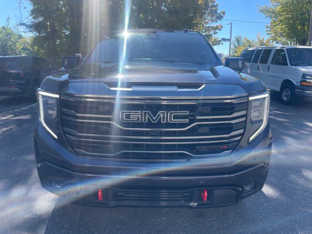 Used 2024 GMC Sierra 1500 AT4 w/ Technology Package AWD/4WD image 5