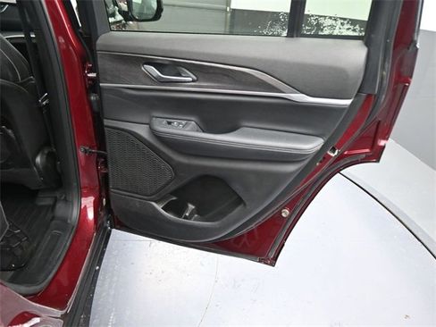 Used 2025 Jeep Grand Cherokee Limited w/ MOPAR Finishing Package image 13