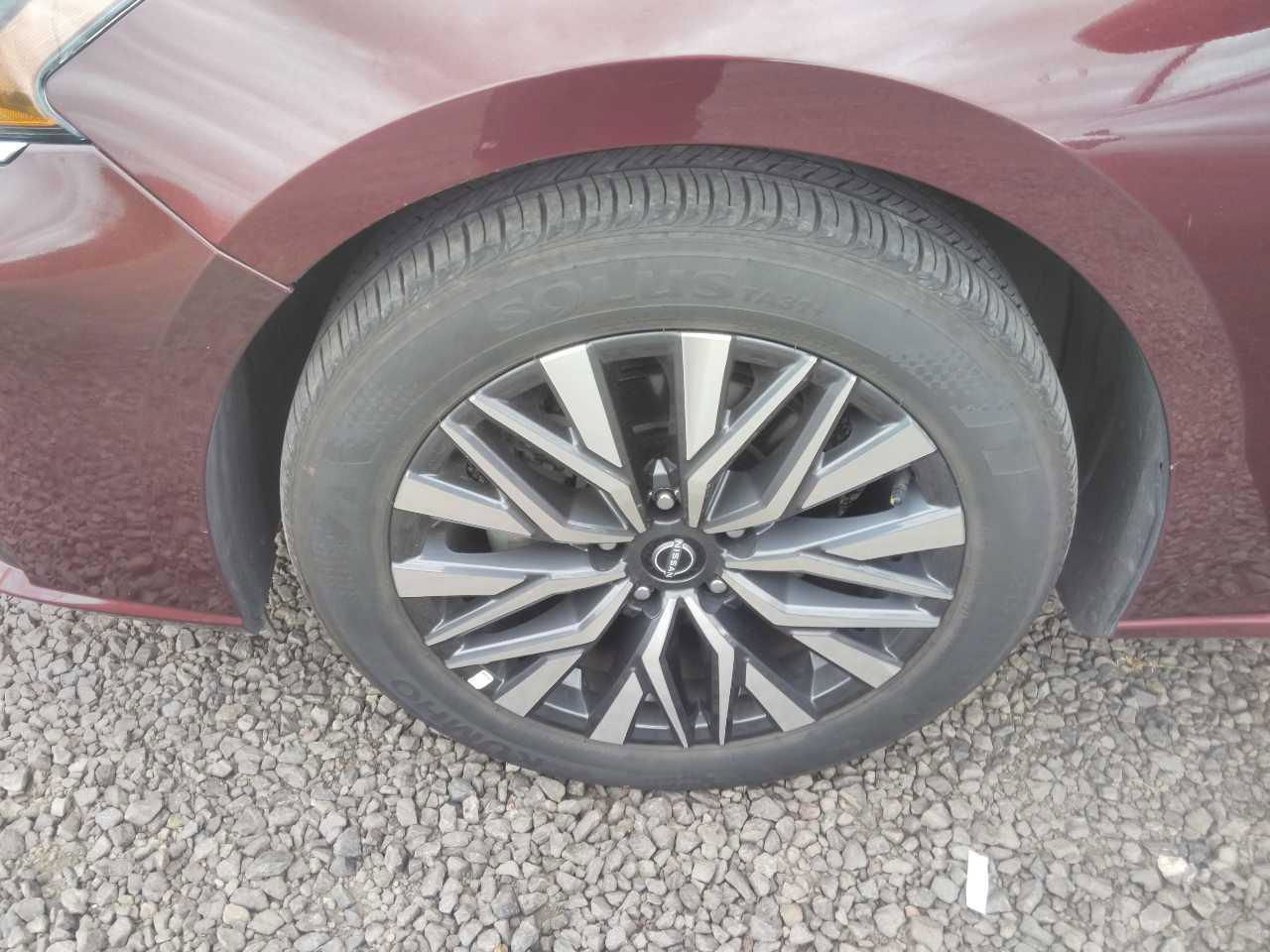 Used 2025 Nissan Altima 2.5 SV FWD image 11