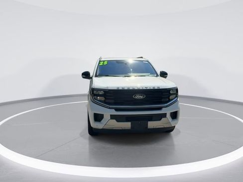 Used 2025 Ford Expedition Platinum AWD/4WD image 3