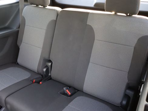 Used 2023 Chevrolet Traverse LT FWD image 32