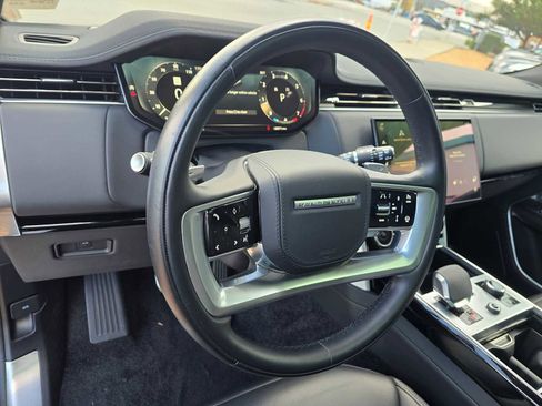 Used 2023 Land Rover Range Rover SE image 25
