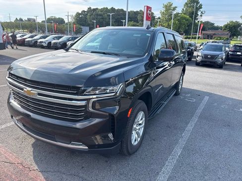 Used 2024 Chevrolet Suburban LT AWD/4WD image 1