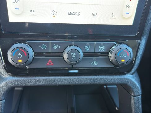 New 2025 Ford Ranger Lariat w/ Black Appearance Package image 23