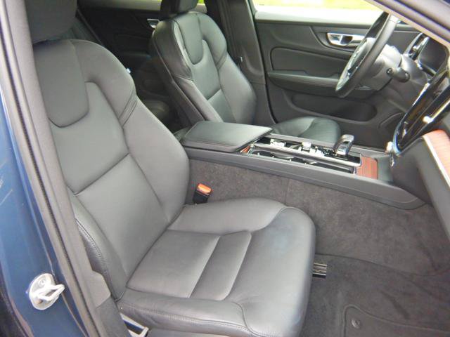Used 2025 Volvo V60 B5 Cross Country Plus AWD/4WD image 17