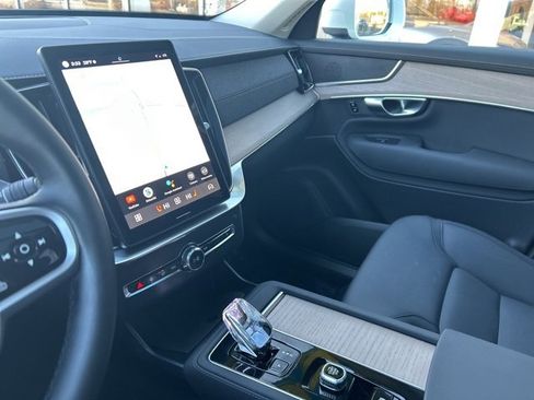 Used 2025 Volvo XC90 B6 Plus image 19