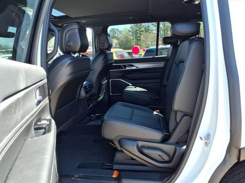 New 2026 Jeep Grand Wagoneer 4WD image 17