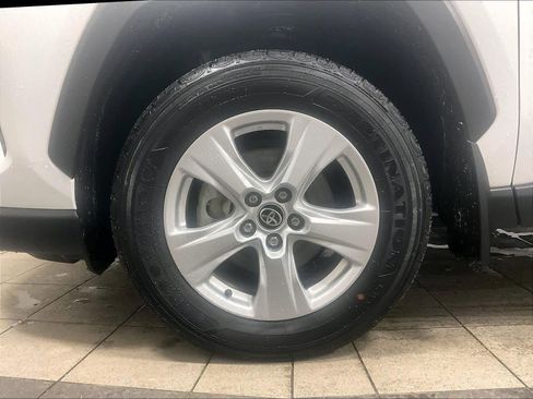 Used 2021 Toyota RAV4 XLE w/ Convenience Package image 7