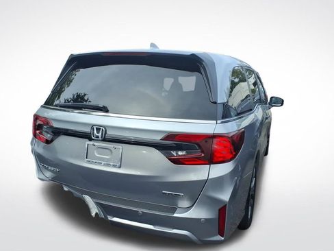 Used 2025 Honda Odyssey Touring image 5