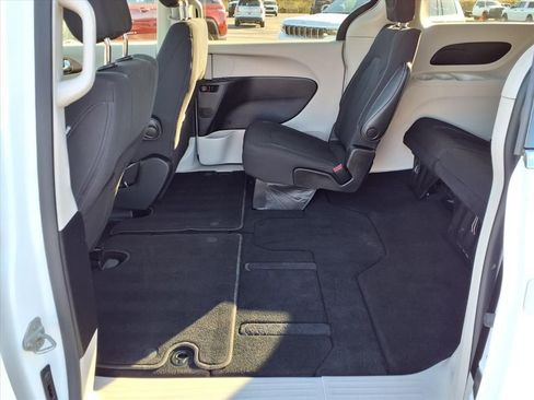 Used 2023 Chrysler Voyager LX image 22
