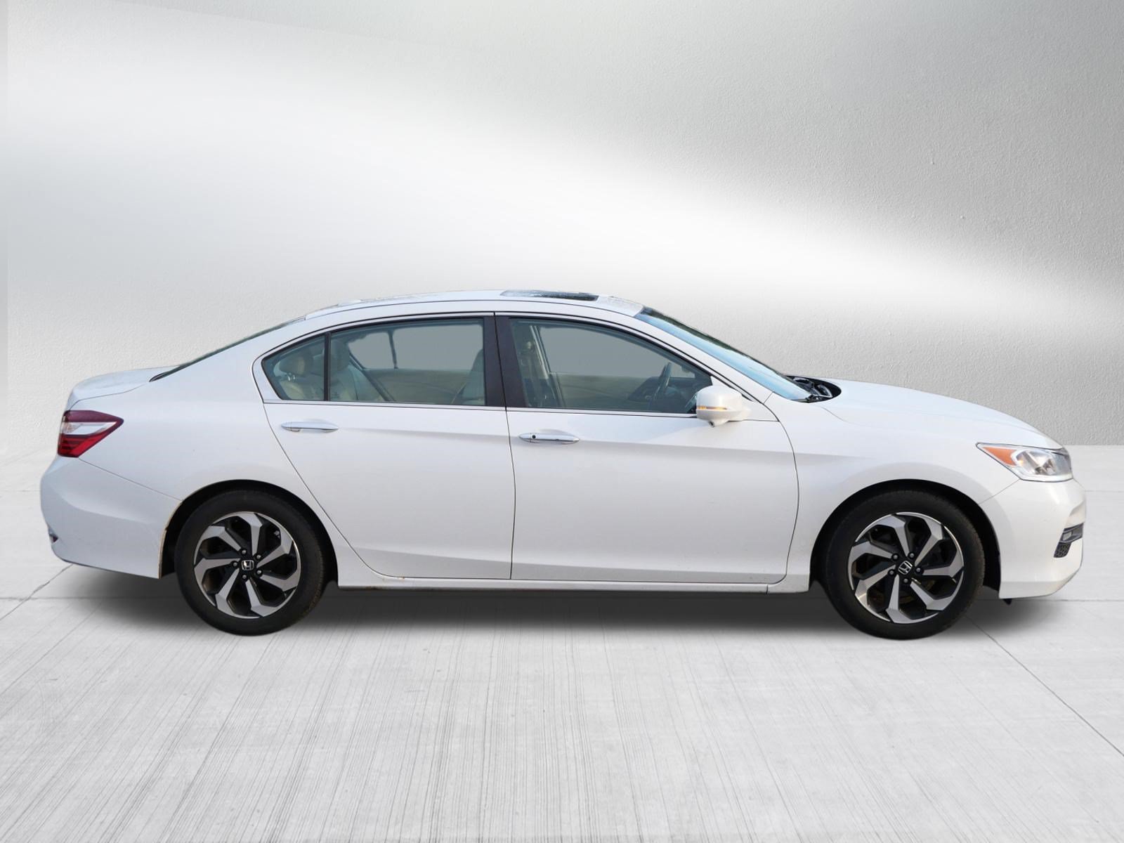Used 2016 Honda Accord EX-L image 8